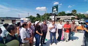 Inauguran bah&iacute;a de taxis en Altavista