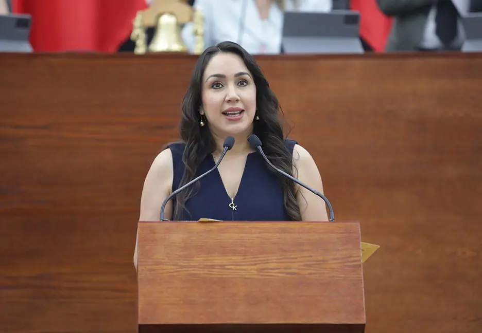 Plantean frenar deserción escolar de madres y padres jóvenes