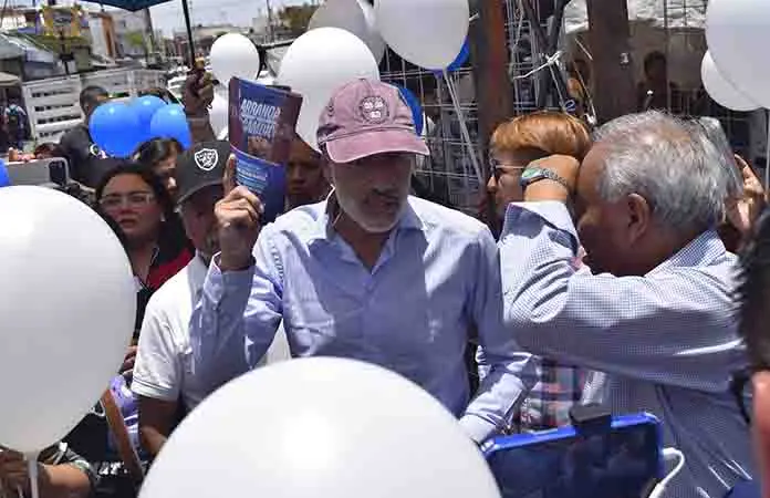 Promueve su imagen en el C.H.De los Santos A.