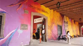 Rechazan falta de permiso para recorridos por cementerio del Saucito