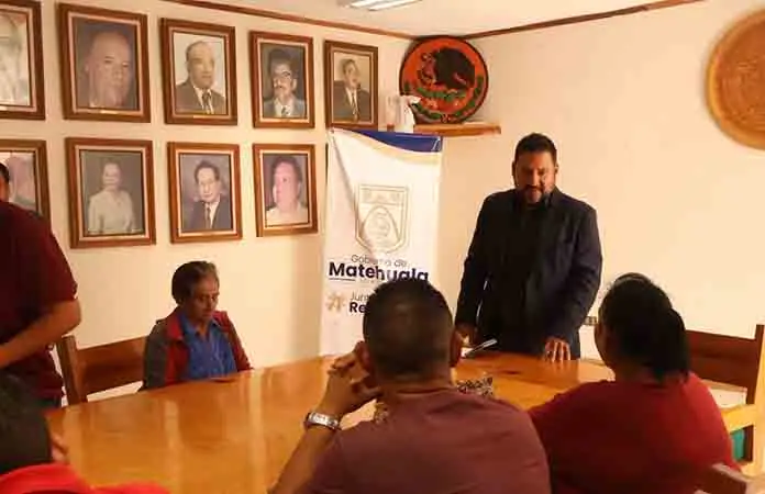 Se reúnen las autoridades con los ambulantes