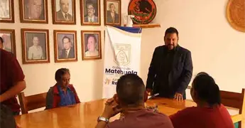 Se re&uacute;nen las autoridades con los ambulantes