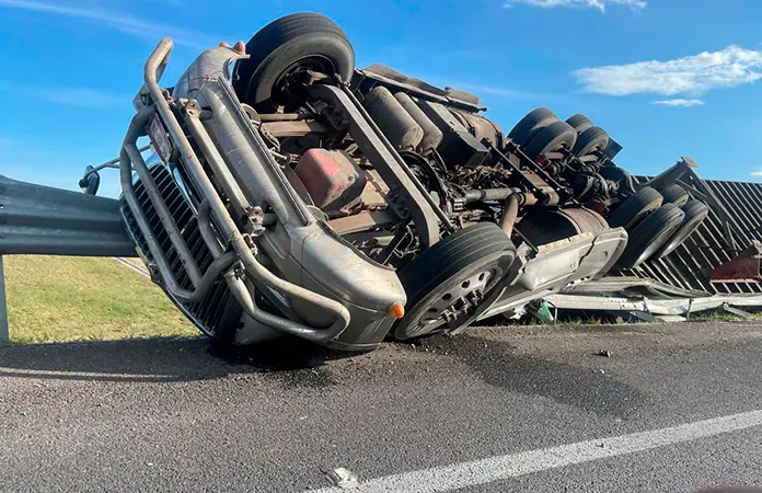 Vuelca tráiler en la Carr. a Zacatecas