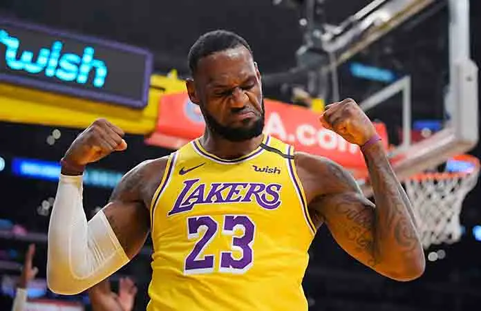 LeBron James ficha por 76ers