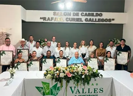 Otorga Cabildo reconocimientos al Mérito Ciudadano Otorga Cabildo reconocimientos al Mérito Ciudadano