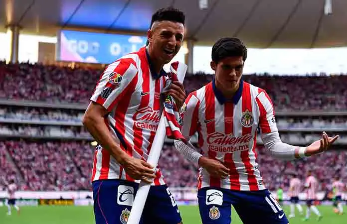 Chivas gana con gol de último momento