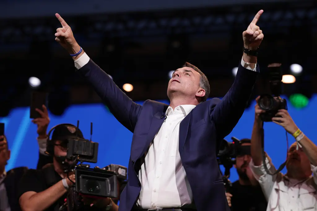 Flávio Bolsonaro asegura su postulación a la presidencia de Brasil