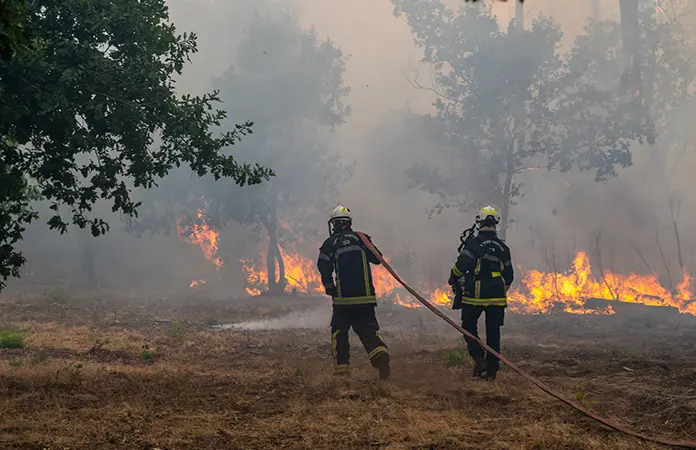 Más de 250.000 personas huyen de los incendios