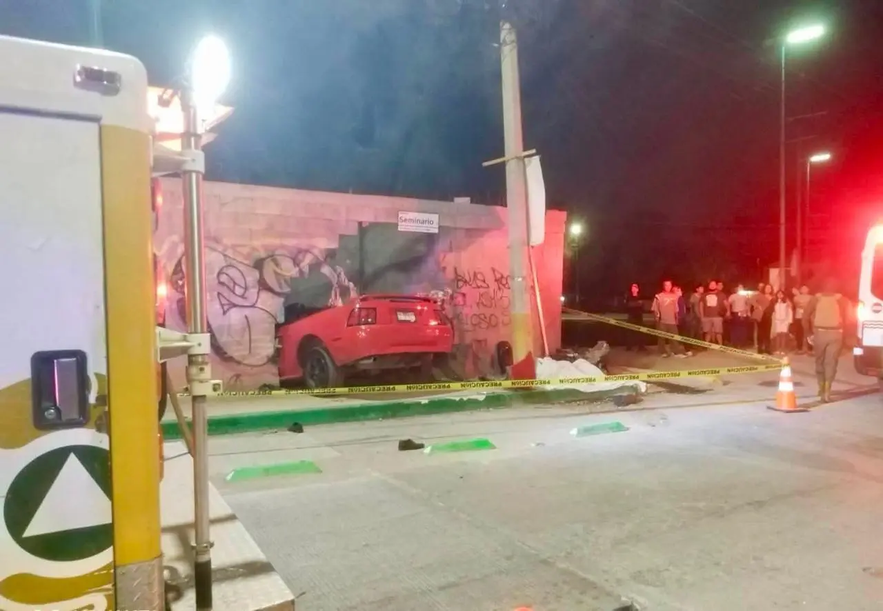 Mustang embiste a motociclista y causa tragedia