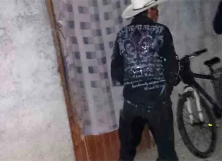 Policías apoyan a adulto mayor Policías apoyan a adulto mayor