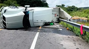 Se accidentan tres tráilers en autopistas, no hay lesionados