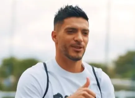 Celebran regreso de Jim&eacute;nez a Wolverhampton tras Mundial