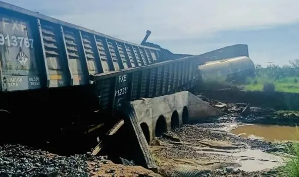 Tren de carga Ferromex se descarrila en Naco, Sonora