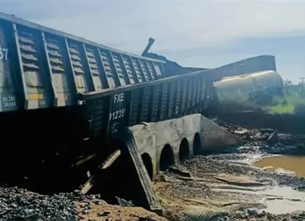Tren de carga Ferromex se descarrila en Naco, Sonora Tren de carga Ferromex se descarrila en Naco, Sonora