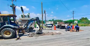 Ayuntamiento reporta reparaci&oacute;n vial en Eje 130 e Industrias
