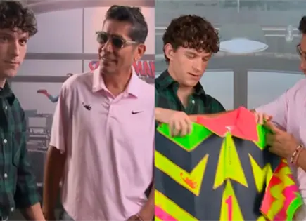 Jorge Campos sorprende a Tom Holland con su&eacute;ter de portero