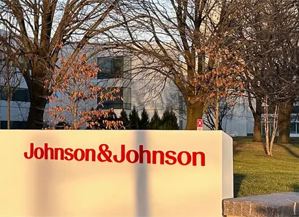 Juez federal cuestiona pruebas en demandas por talco contra Johnson & Johnson
