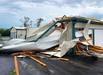 Tornado azota condado Winnebago en Wisconsin: da&ntilde;os y cortes el&eacute;ctricos