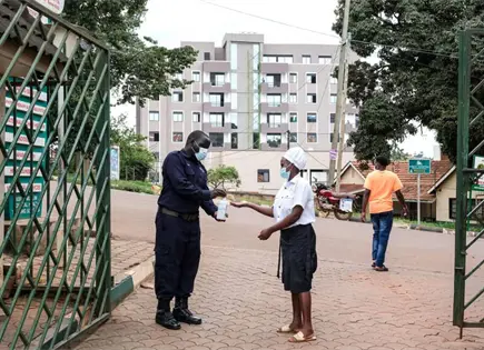 Uganda declara libre de &eacute;bola tras alta del &uacute;ltimo paciente