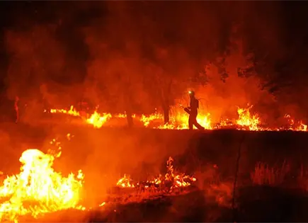 Enorme incendio forestal al oeste de Burdeos no cede