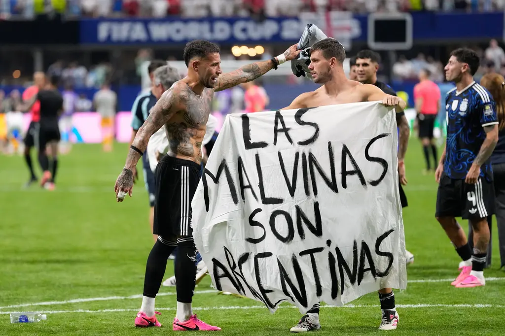 FIFA abre procedimiento a Argentina por pancarta Malvinas en Mundial