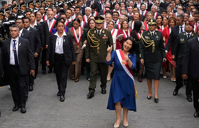 Keiko Fujimori asume presidencia de Perú