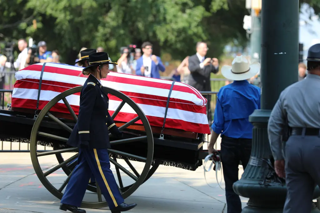 Lindsey Graham regresa a Carolina del Sur para funeral y entierro