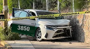 Muere taxista tras chocar contra barda en Carranza