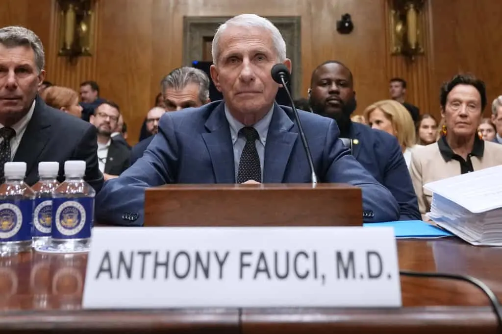Senado de EE.UU. cita a Fauci por pandemia; él se acoge a la Quinta