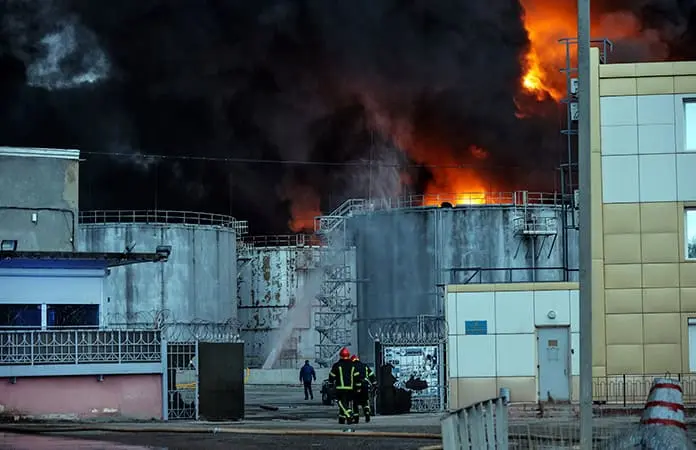 Bombardea Ucrania refinerías rusas