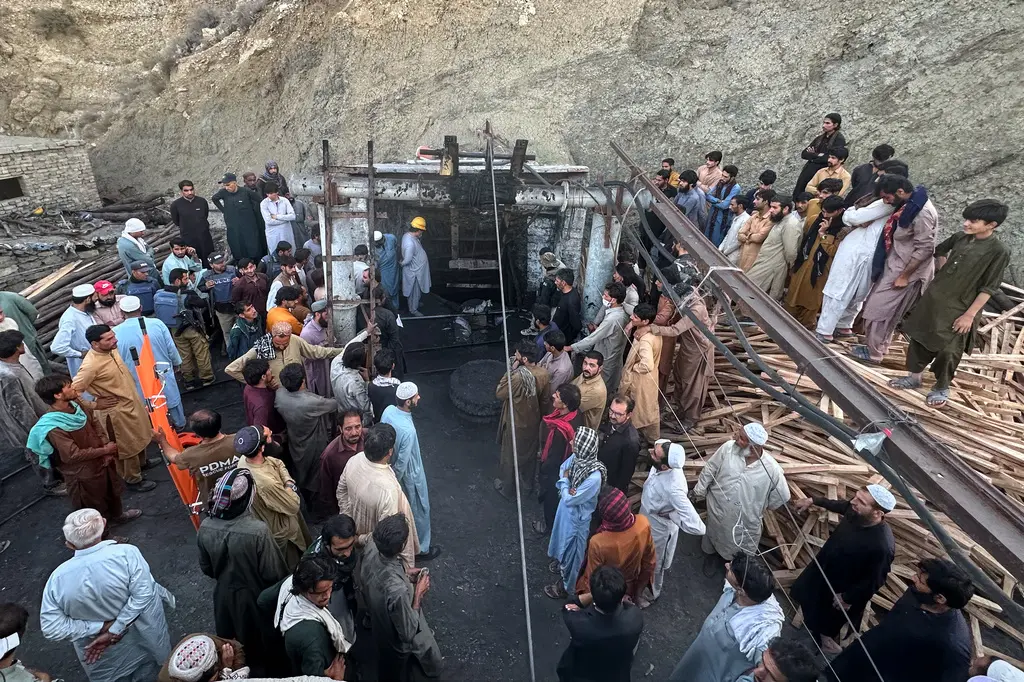Explosión en mina de Pakistán deja 11 muertos y 31 atrapados