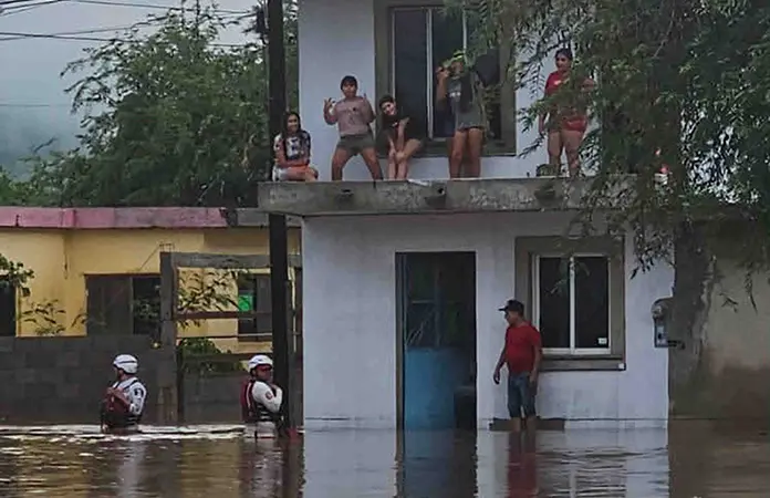 Fuertes lluvias dejan inundaciones en Mazatlán