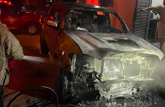 Investigan un incendio provocado de camioneta