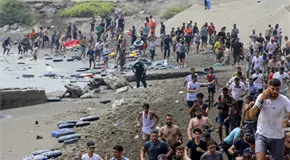 Miles de migrantes desatan caos absoluto" entre Marruecos y Ceuta, Espa&ntilde;a