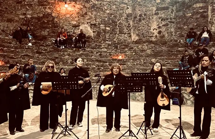 Realizan callejoneada por fundación de Real de Catorce