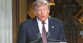 Trump critica actitud hip&oacute;crita de Ir&aacute;n y amenaza con bloqueo