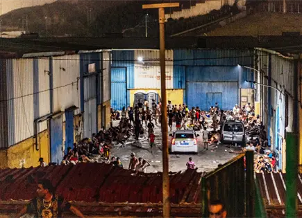 60.000 migrantes cruzan a Ceuta y causan crisis humanitaria 60.000 migrantes cruzan a Ceuta y causan crisis humanitaria