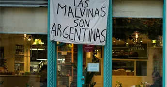 Argentina exhibe pancarta sobre Malvinas tras semifinal del Mundial