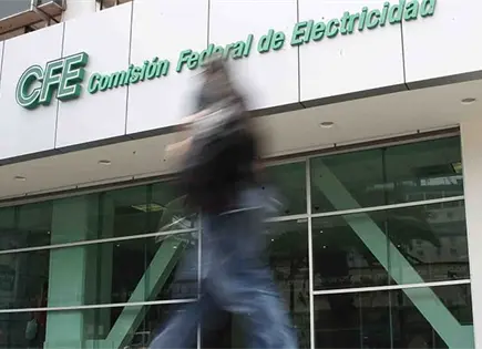 Senadores reciben denuncias por licitaciones a modo en CFE