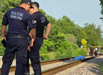 Muere un hombre al ser arrollado por tren en Valles Muere un hombre al ser arrollado por tren en Valles