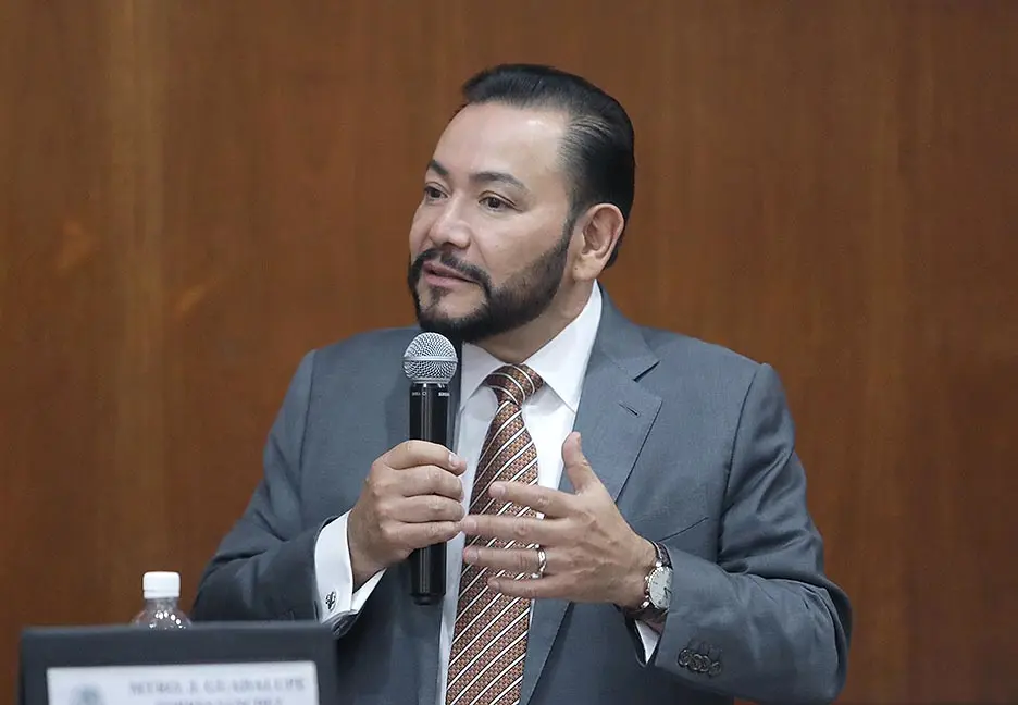 Tras caída de la Ley Serrano, Héctor Serrano insiste en regular la IA