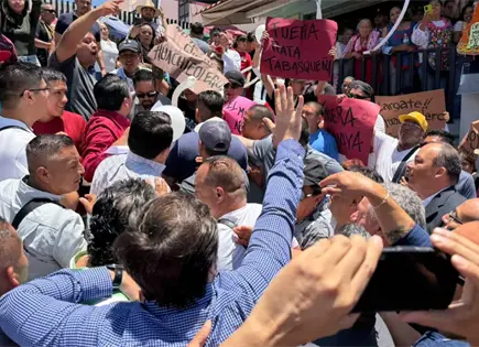 Zumaya denuncia agresiones durante recorrido por el Rep&uacute;blica (video)