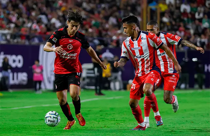 ADSL y Tijuana dividen puntos