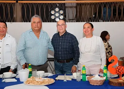 Alcalde E. Galindo anuncia alza salarial para empleados Mpales. Alcalde E. Galindo anuncia alza salarial para empleados Mpales.