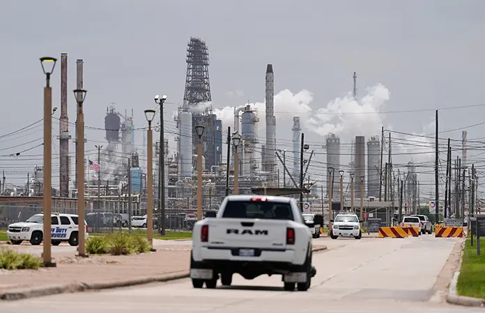 Petroleras de EU obtienen enormes ganancias