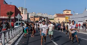 Regresan decenas de miles de migrantes a Marruecos