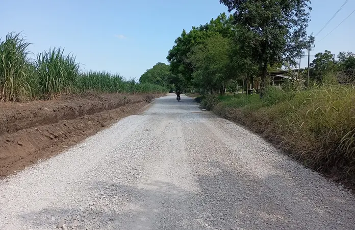 Arreglan camino a El Cuiche