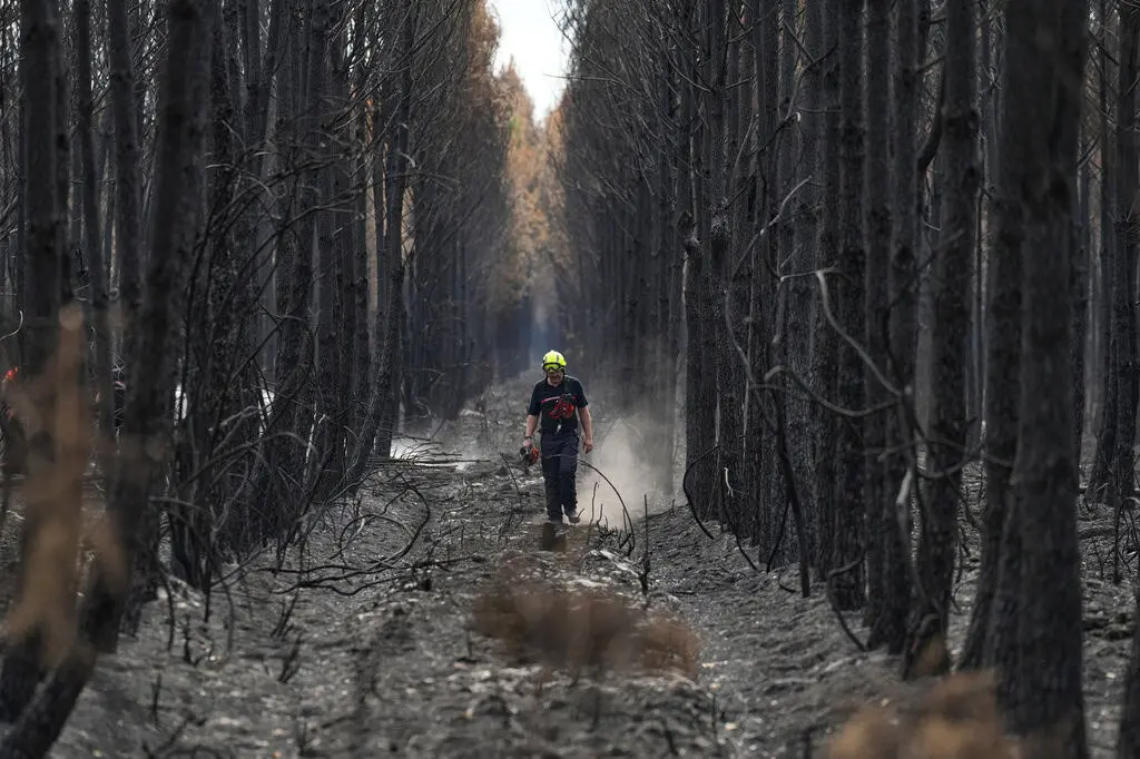 Choque de helicópteros griegos en incendio cerca de Atenas