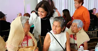 Hijos quitan tarjeta de Bienestar a pap&aacute;s