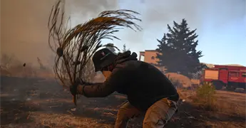 Incendios forestales en Grecia causan evacuaciones y da&ntilde;os